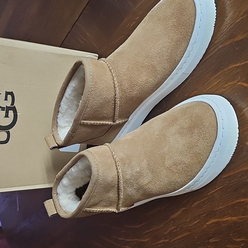 UGG Alameda New NO Tags ALAMEDA MINI BOOT Size 6.5 Camel.